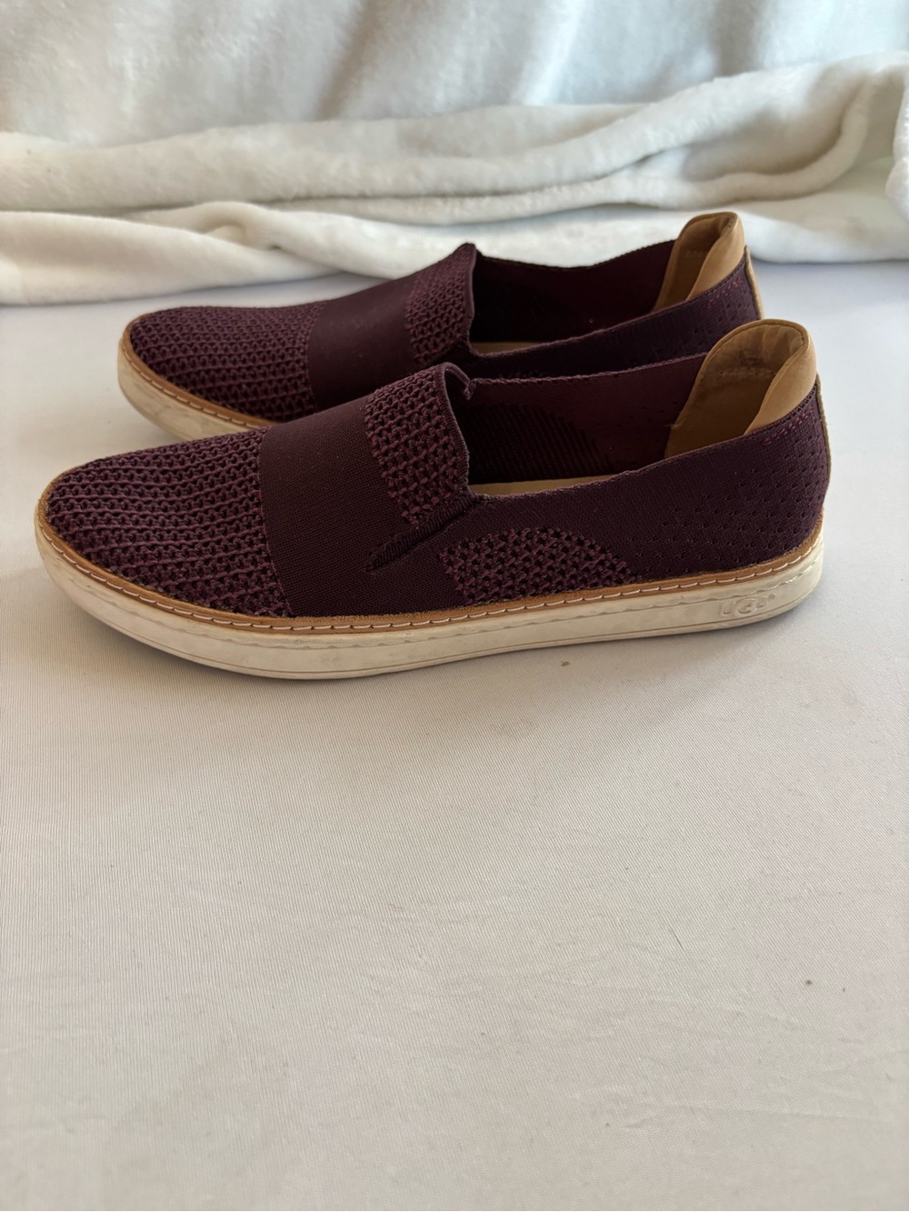 UGG Sammy Slip-On Mesh Loafers Size 7 Port Burgundy